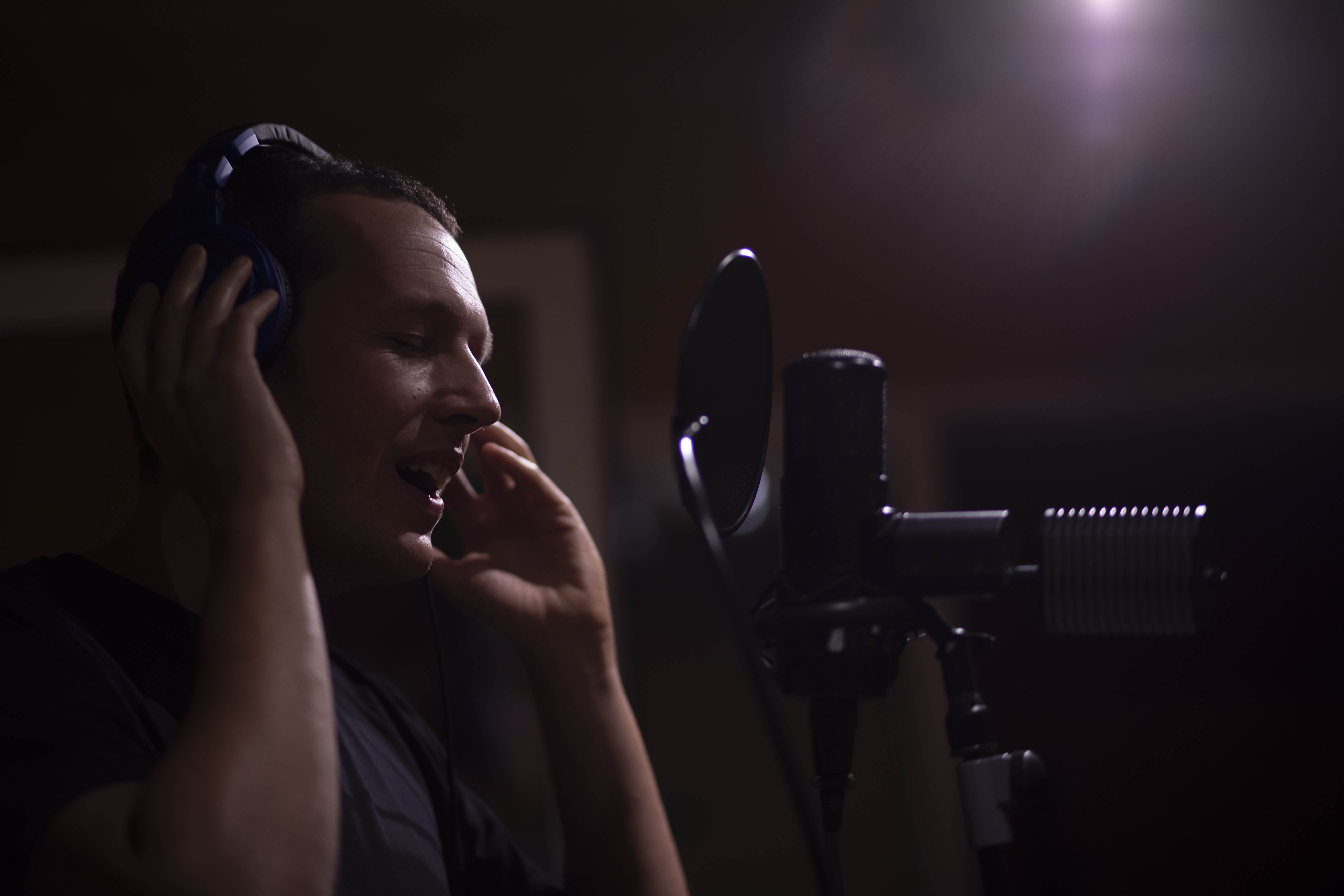 Pablo Pareja singing at a recording studio